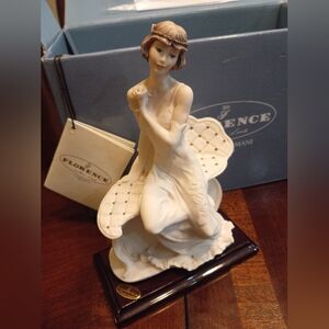 Giuseppe Armani 7"×5" Porcelain Damina Art Deco Mae Figurine, Ivory & Gold